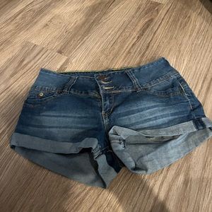 YMI Jean shorts size 7! BUNDLE AND SAVE!!! I send great bundle offers!!